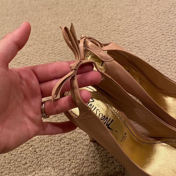 Jerome c. Rousseau 38.5 nude peep toe heels with bow back - Picture 2 of 6